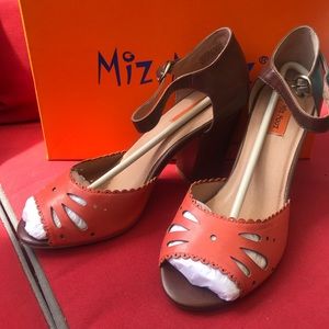 Mix Mooz Rhonda heels 7.5
